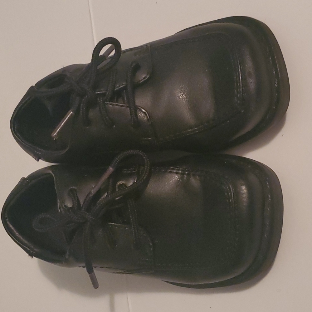 Kids black smart fit dress shoe size 7